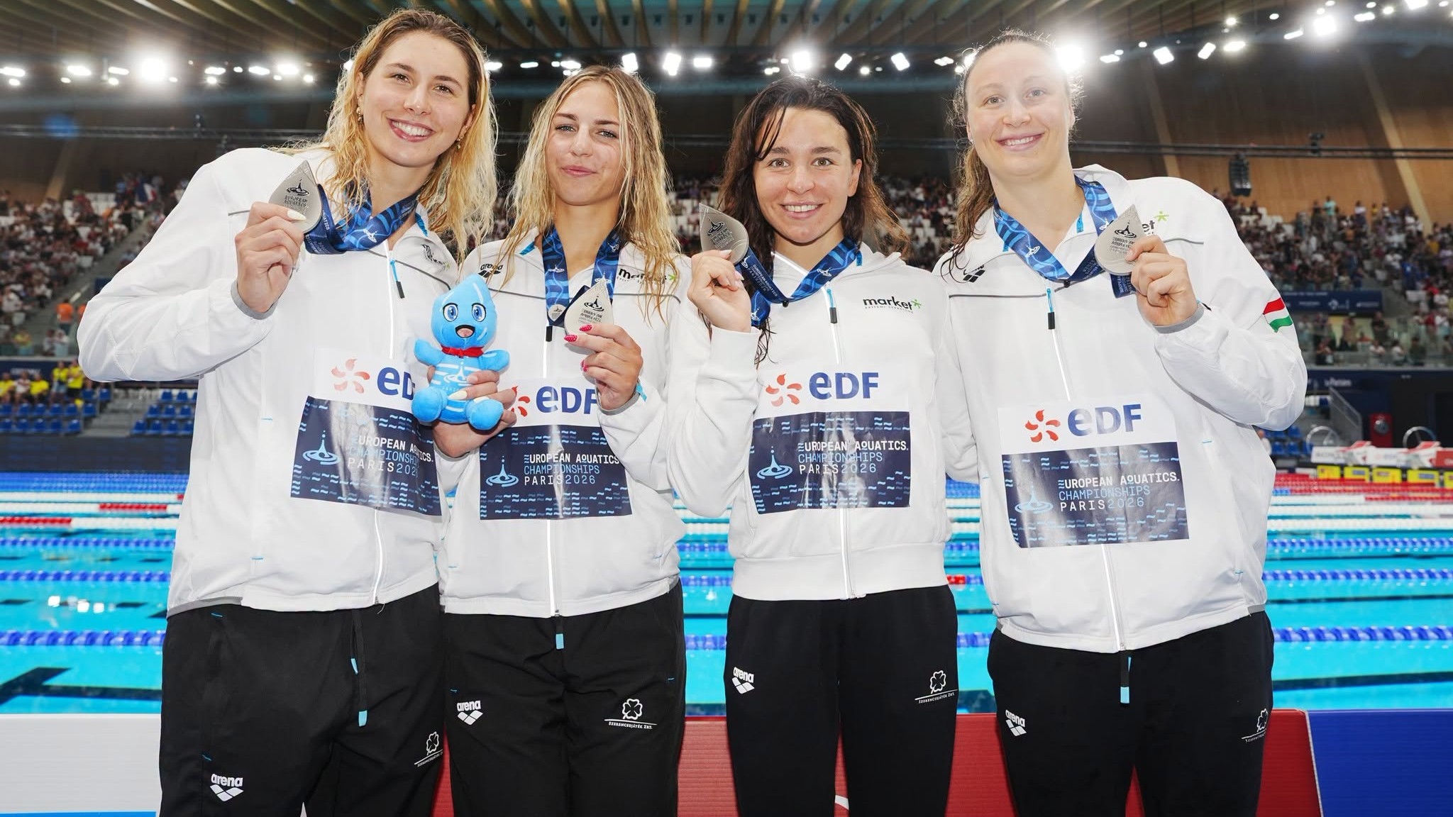 Ezüstérmes a 4x200-as női gyorsváltó